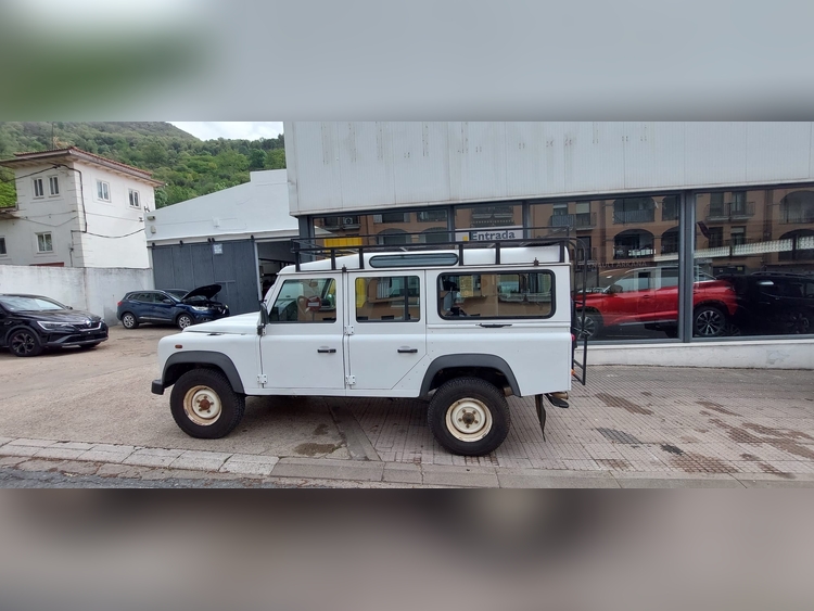 Land Rover Defender 2.2 122CV foto 2